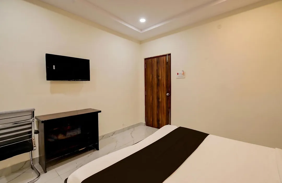 Townhouse Oak Bachupally Medical College Formerly Sv Hotels-1