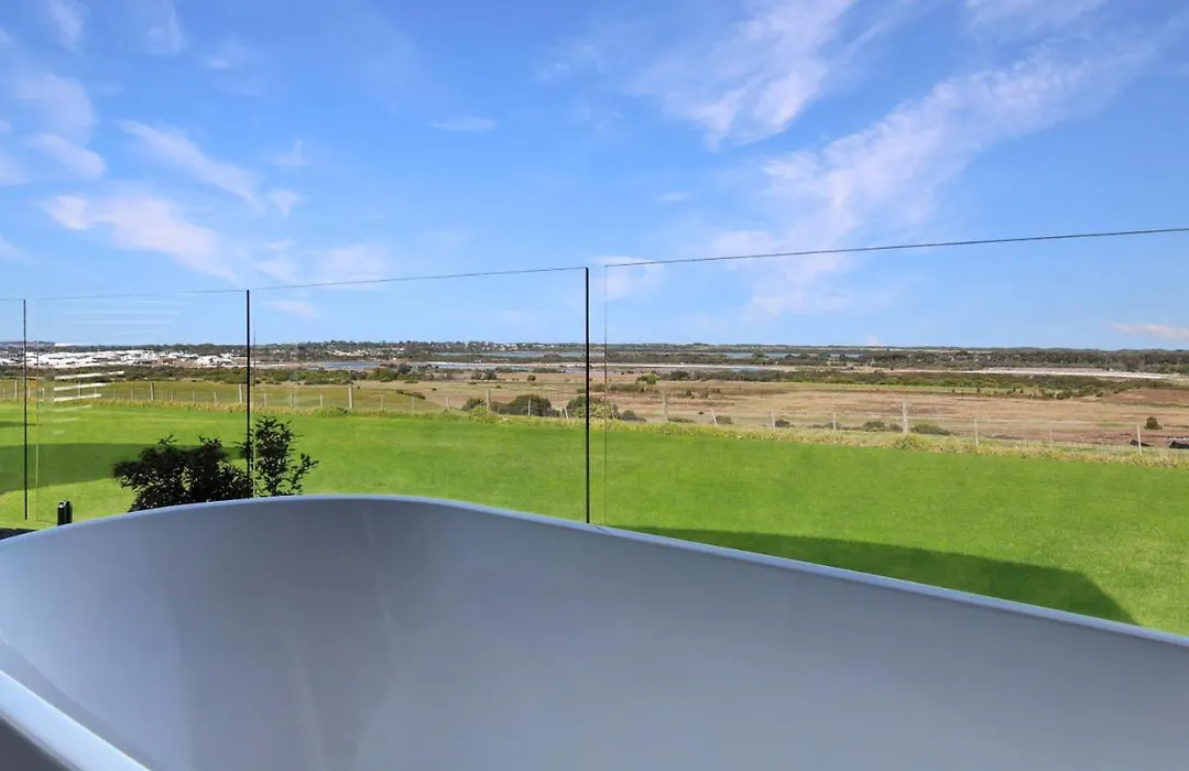 The Nest Luxury Stay Couples Accommodation W Private Bath Tub On The Deck, Sky Views, Disability Suitable Breakfast Hamper On Arrival-1