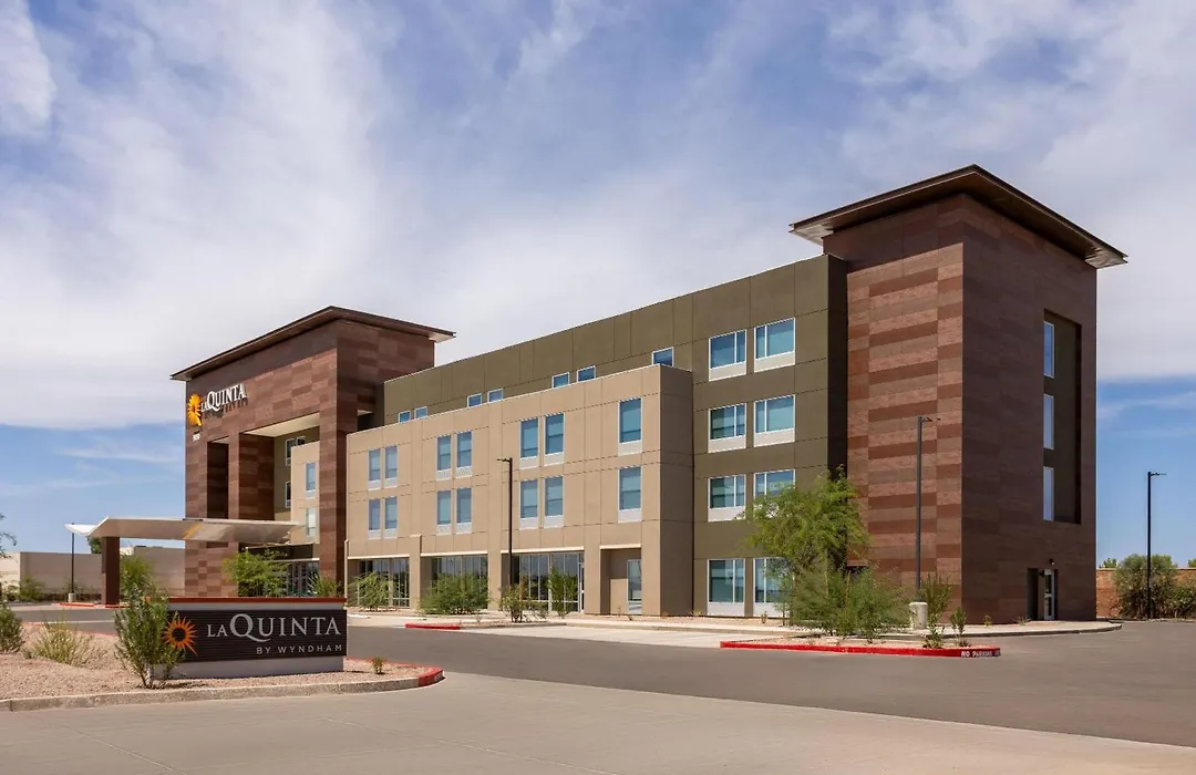 La Quinta Inn & Suites By Wyndham Phoenix West Glendale-1