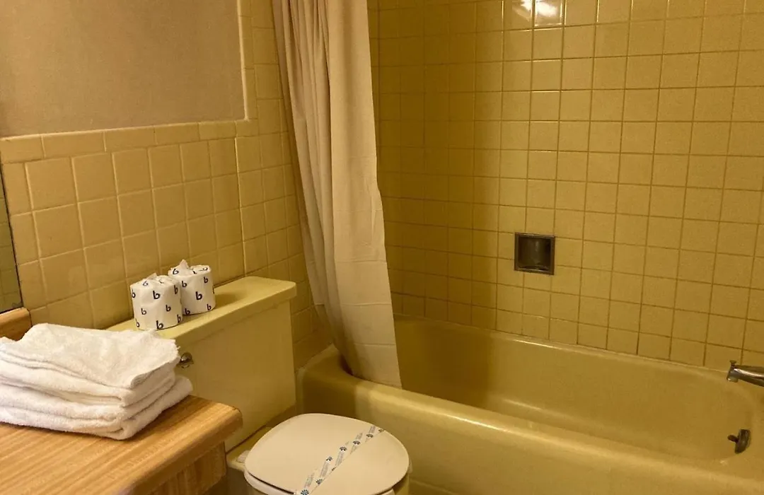 Highland Manor Motel-1