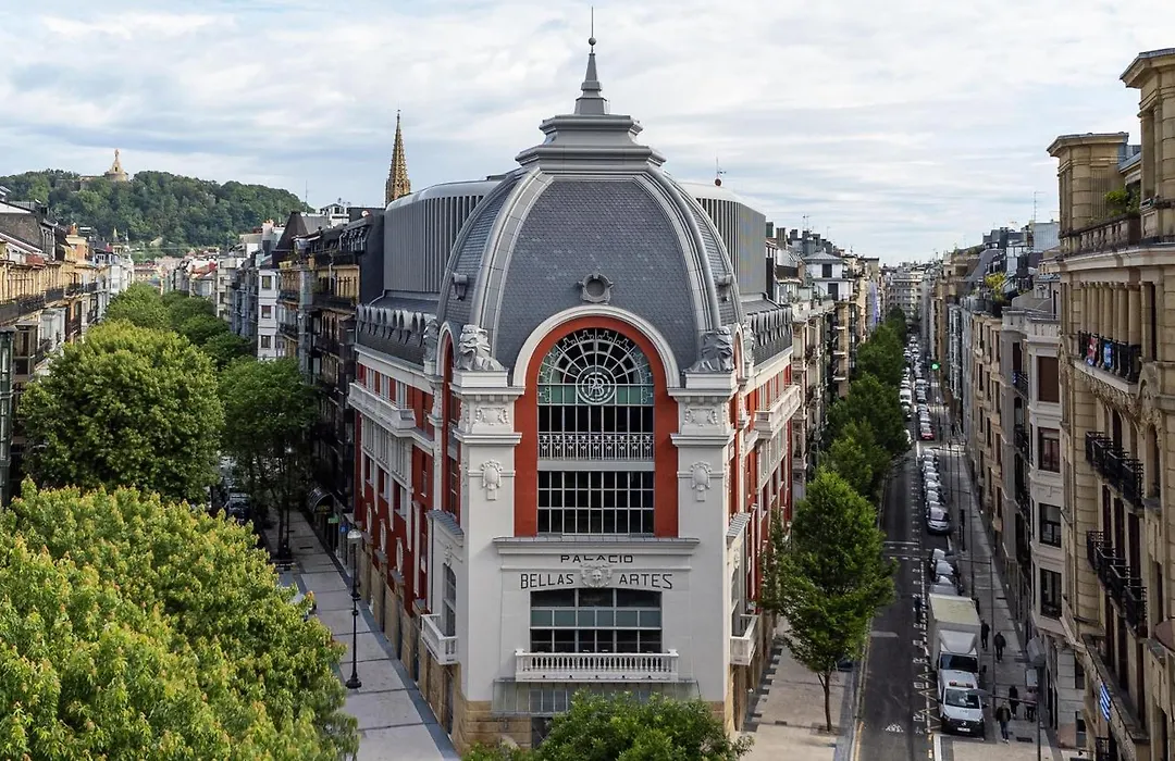 Palacio Bellas Artes San Sebastian, Curio Collection Hilton-1