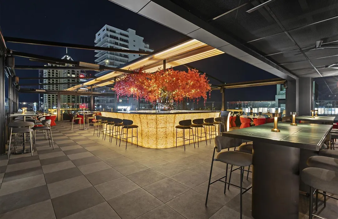 Radisson Red Auckland-1