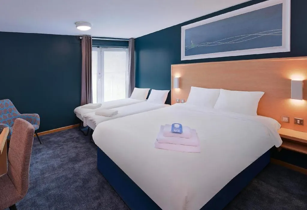 Travelodge Plymouth-1