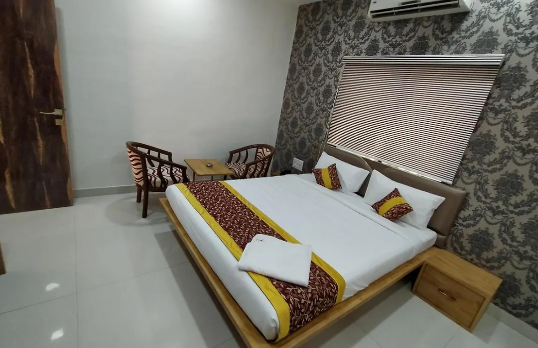 Hotel Sr Executive, Akola-1