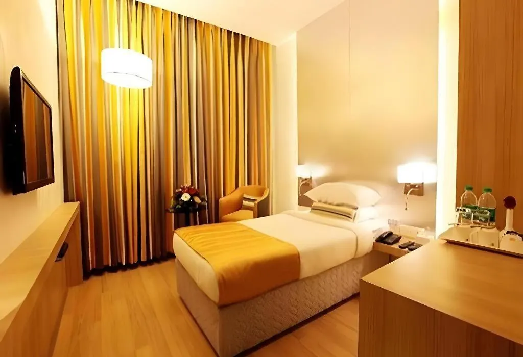 Mumbai Metro - The Executive Hotel-1
