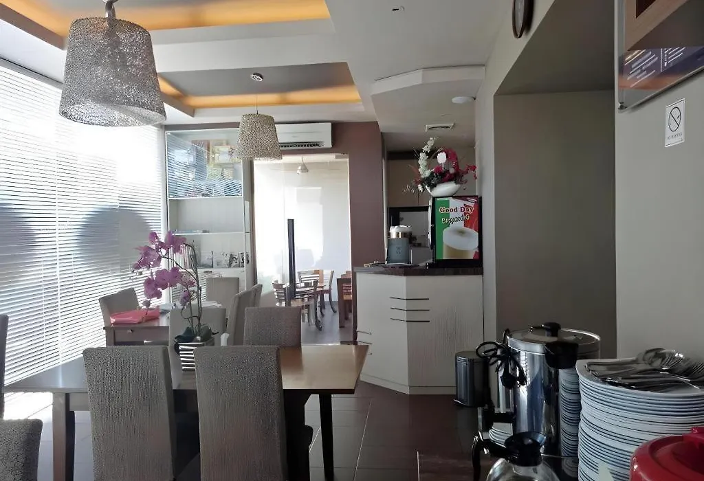 Life Emerald Hotel Surabaya-1