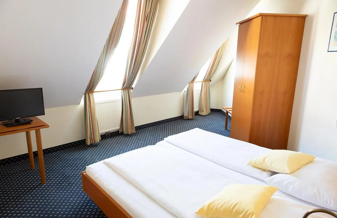 Suite Hotel 900M Zur Oper-1