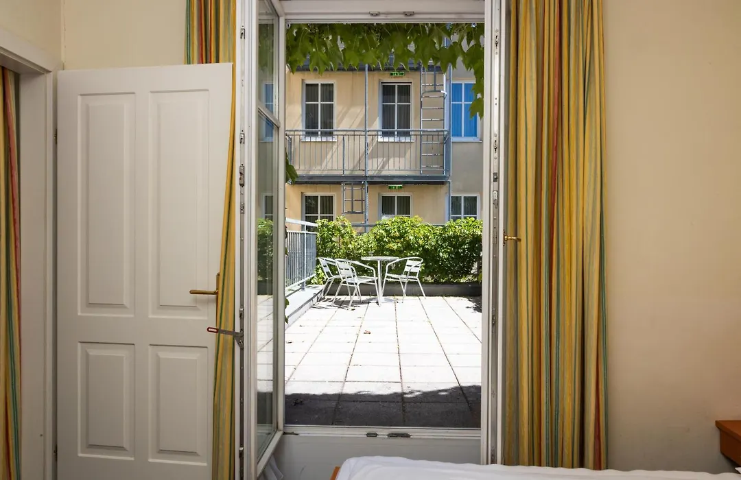 Suite Hotel 900 m zur Oper-1