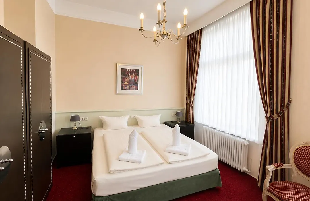 Hotel Kaiserhof Deluxe-1