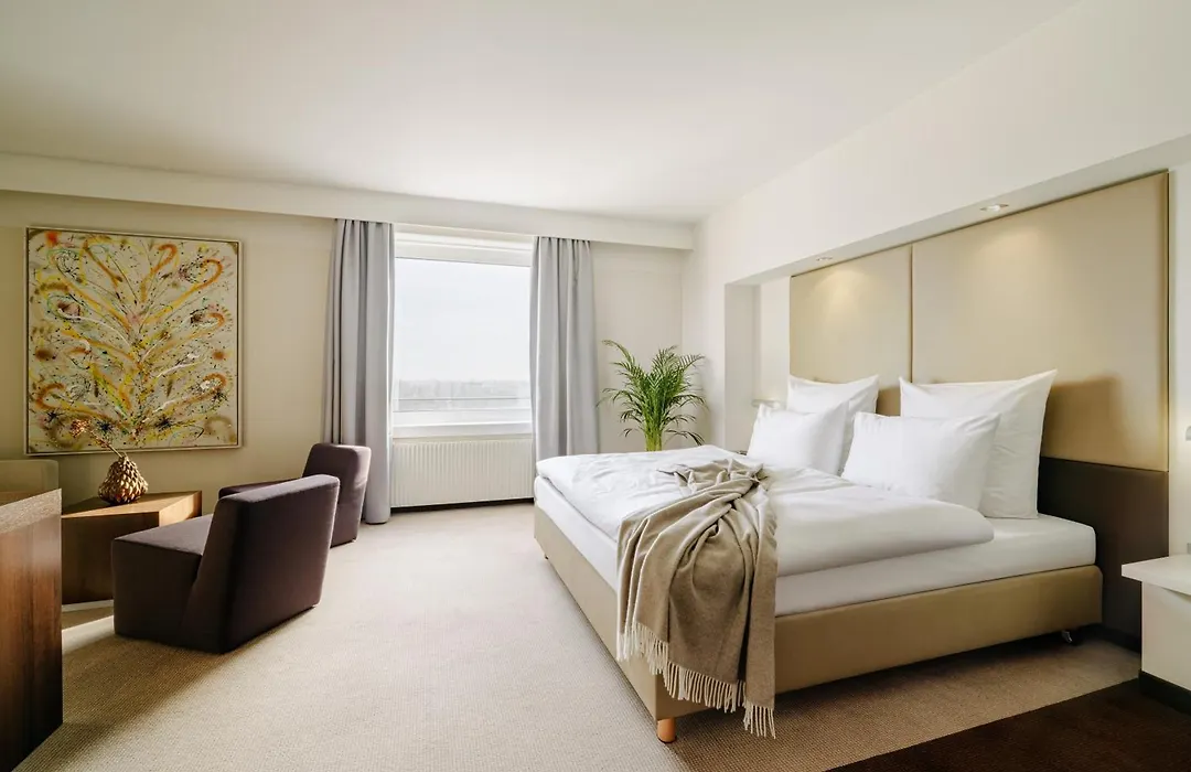 Estrel Hotel-1