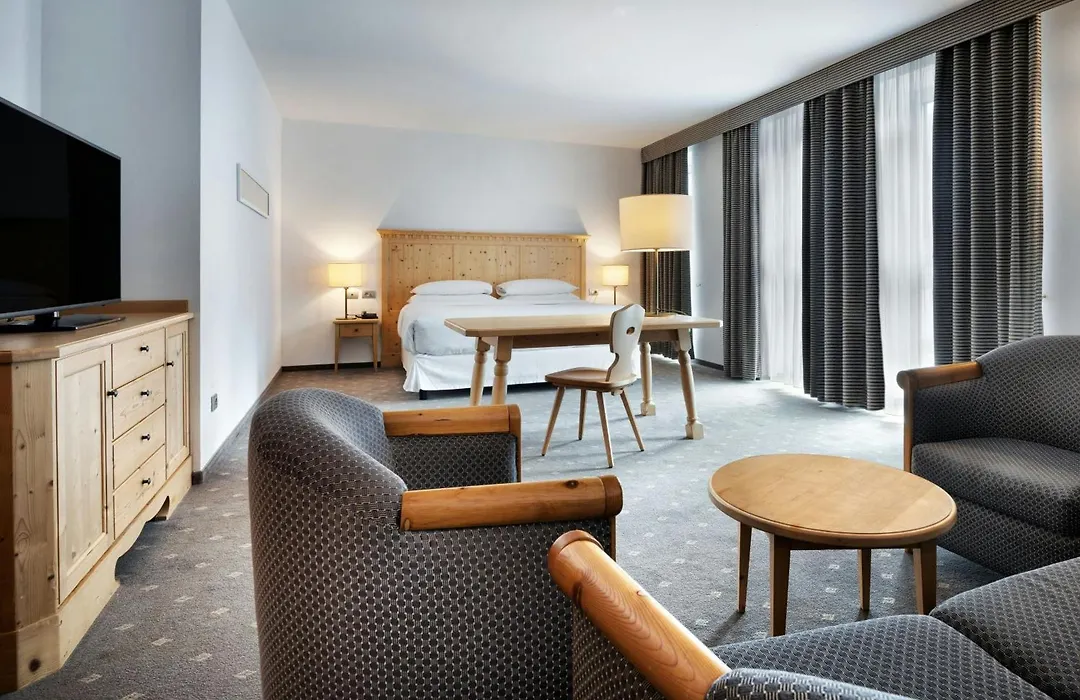 Four Points Sheraton Bolzano Bozen-1