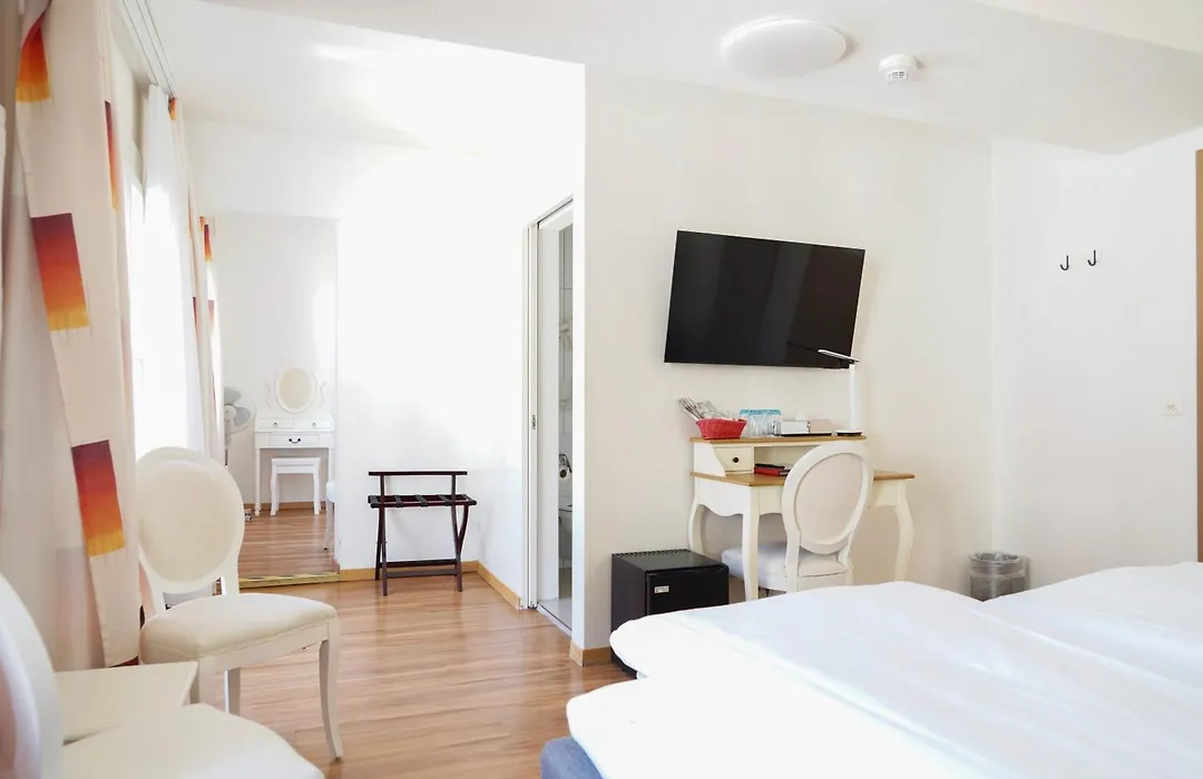 Hotel Weisses Kreuz-1