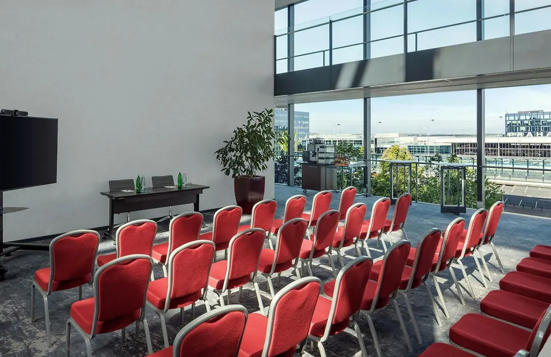 Courtyard By Marriott Prague Airport-1
