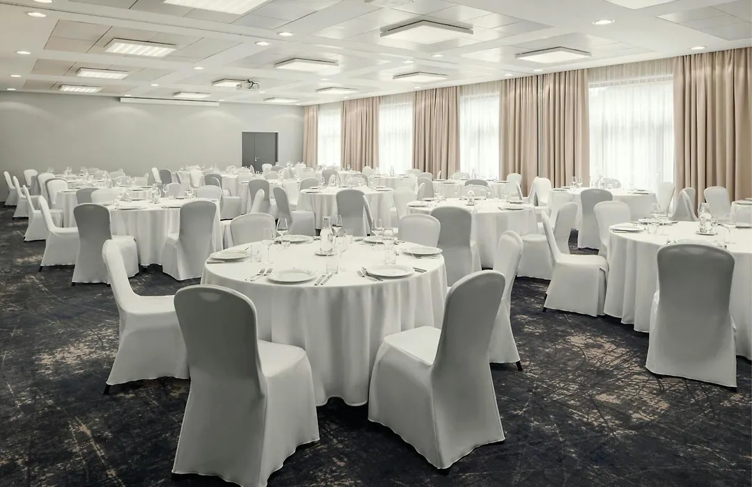 Courtyard By Marriott Pilsen-1