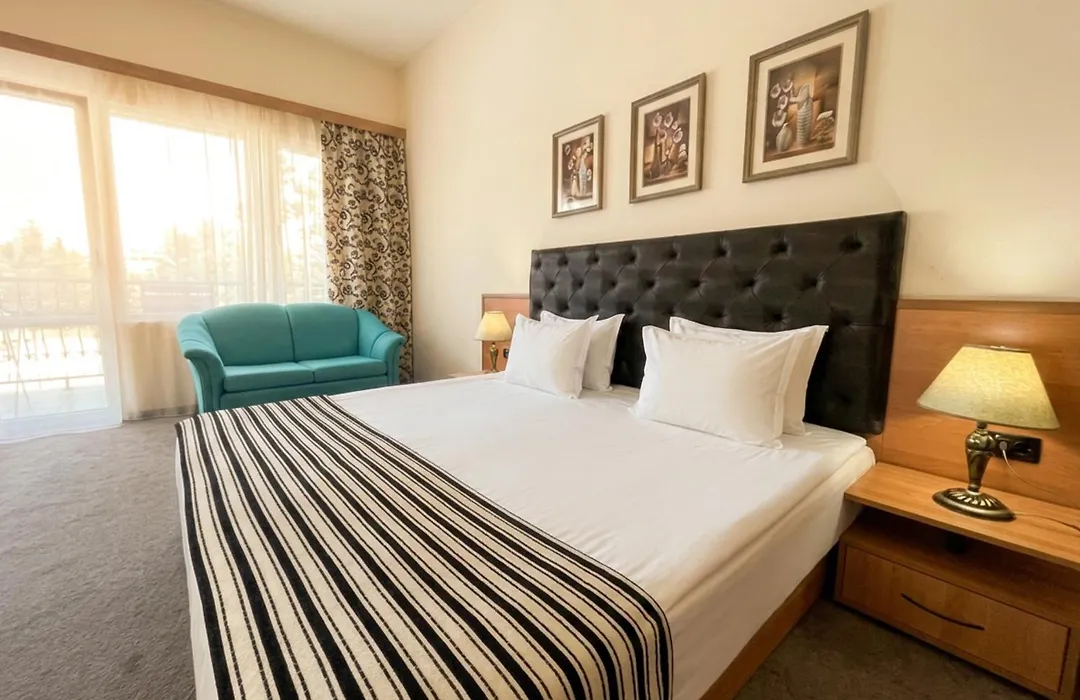 Lotus Family Hotel - Free Parking-1