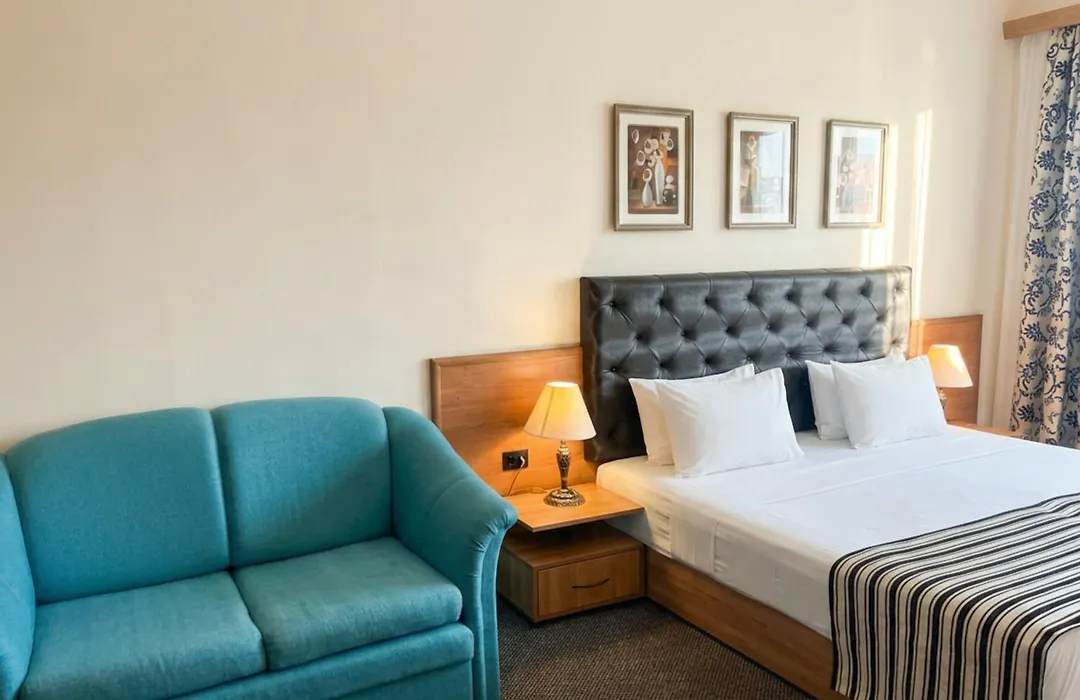 Lotus Family Hotel - Free Parking-1