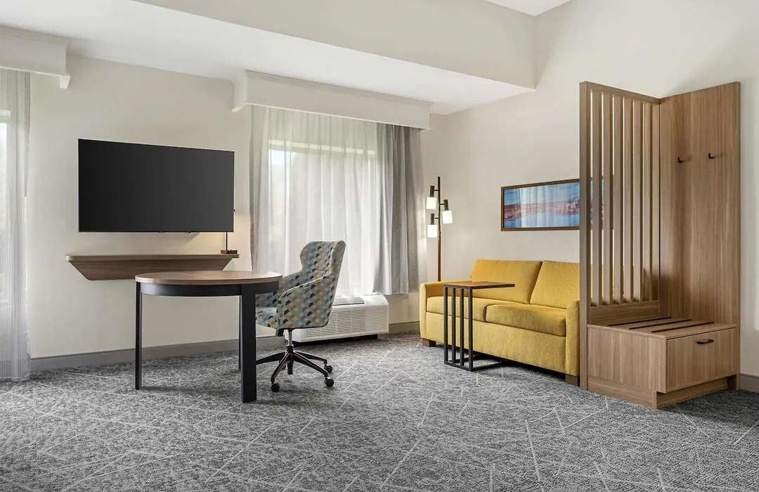 Hampton Inn & Suites Pittsburgh-Meadow Lands-1