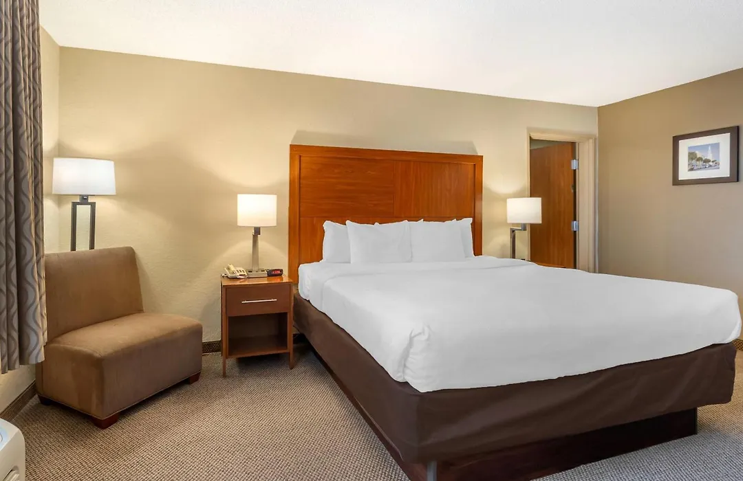 Comfort Inn & Suites Charleston Airport Convention Center-1