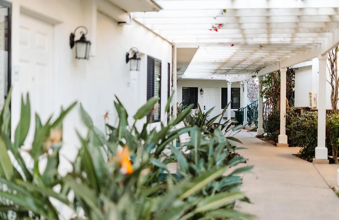Glorietta Bay Inn-1