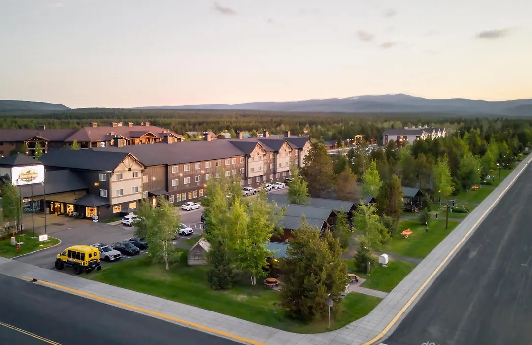 Gray Wolf Inn & Suites-1