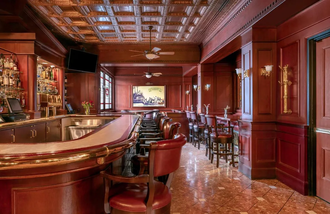 The Hotel Captain Cook-1