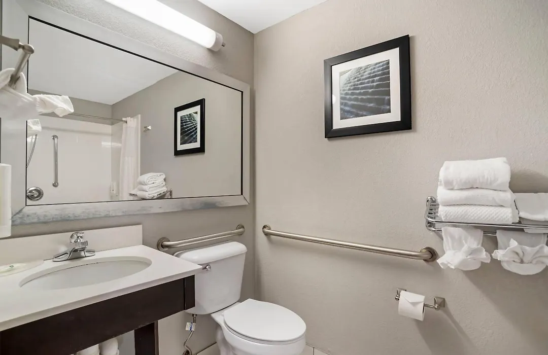 Quality Suites Pineville - Charlotte-1