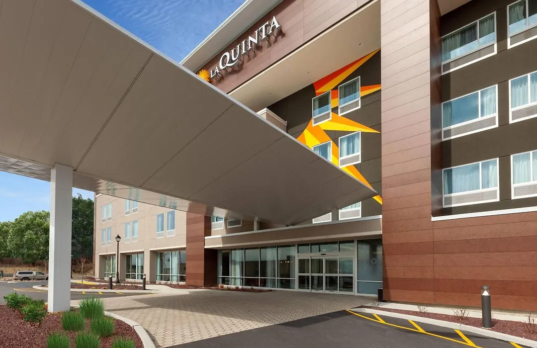 La Quinta Inn & Suites By Wyndham Middletown-Goshen-1
