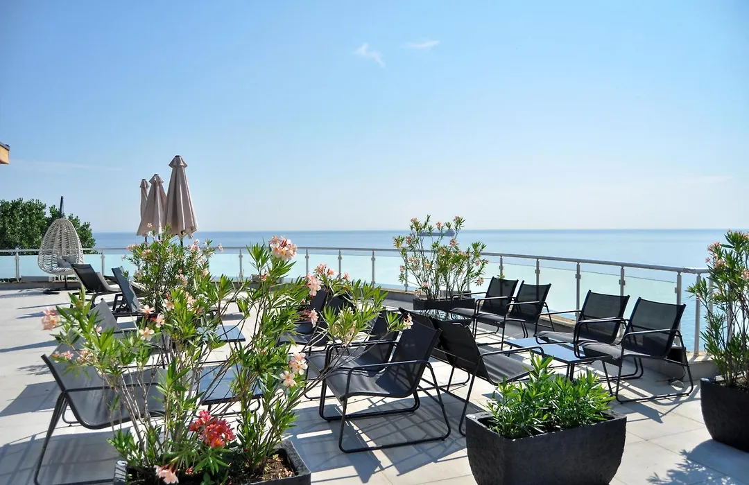 Family Hotel Albizia Beach-1