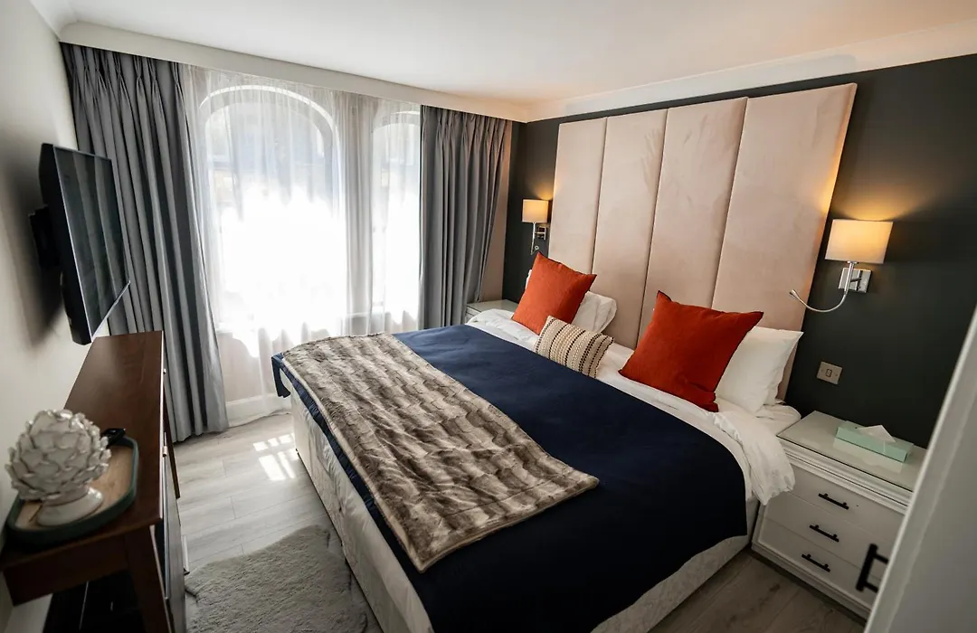 Mayfair House-1
