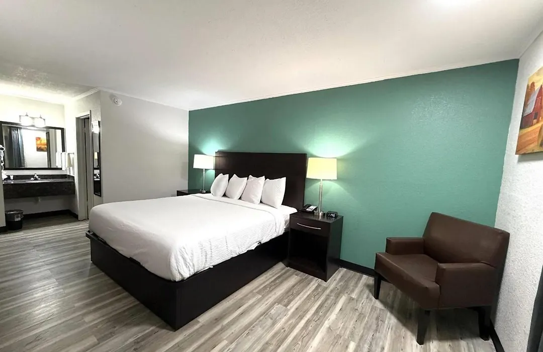 Baymont Inn & Suites By Wyndham Newton Ia-1