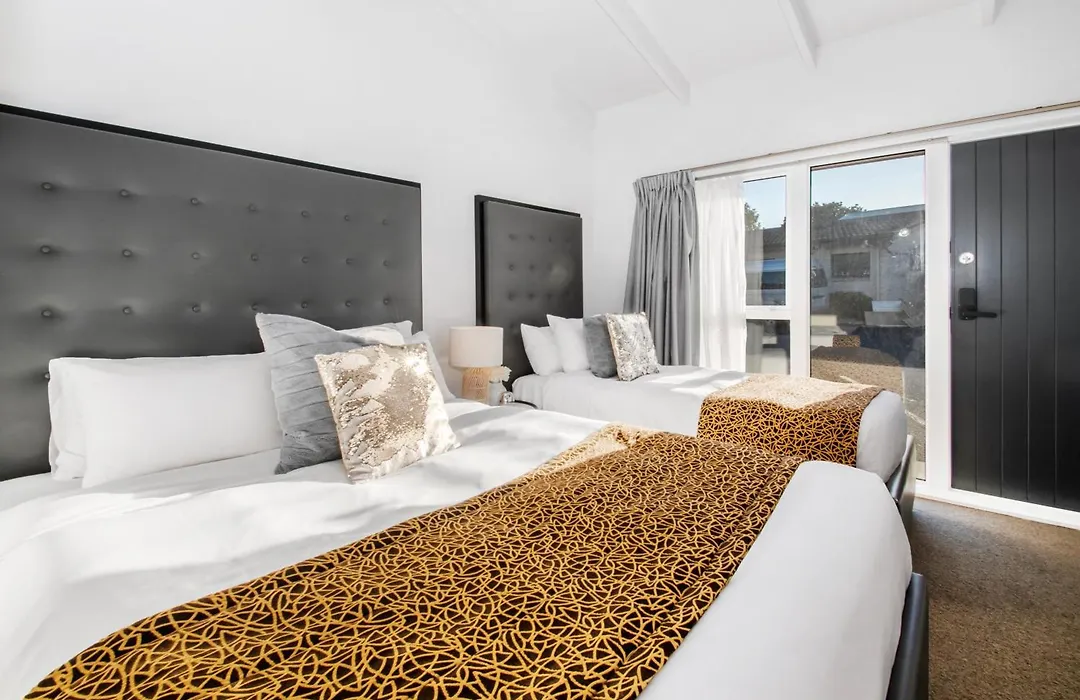 Middlemore Motel-1