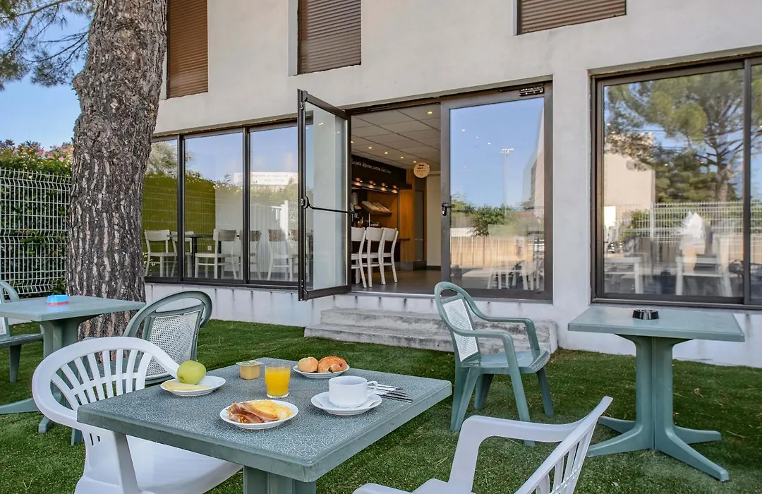 B&B HOTEL Nîmes Ville Active, parking sécurisé gratuit-1