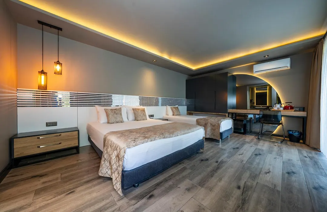 S3 Seahorse Beach Club-1