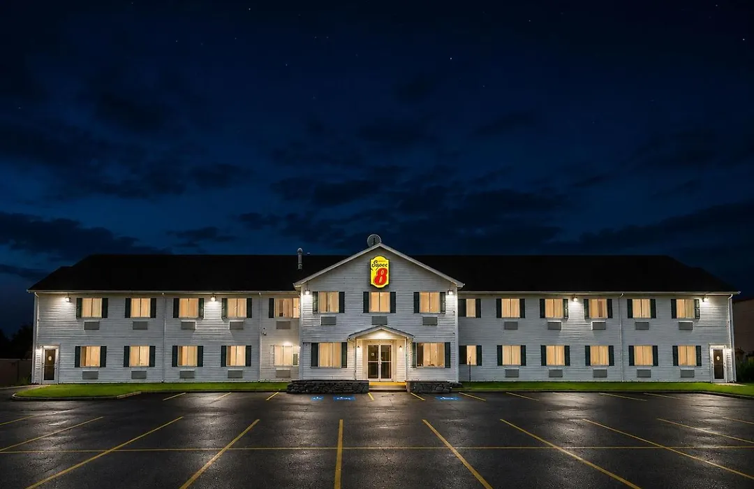 Super 8 By Wyndham Canandaigua-1