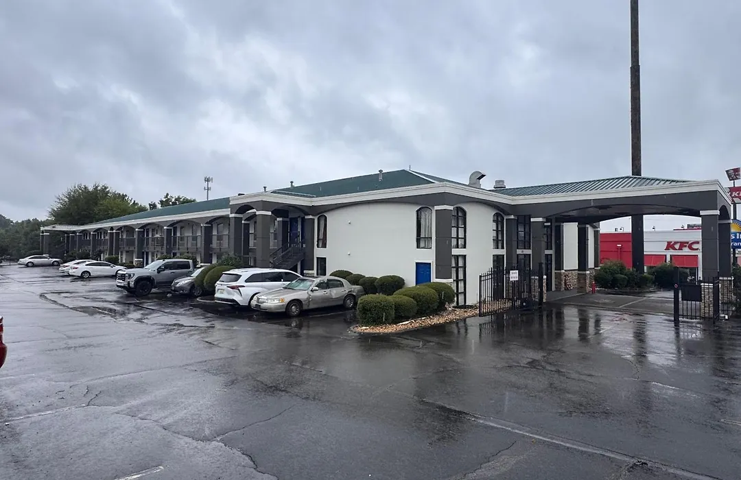Days Inn & Suites By Wyndham Tuscaloosa - Univ. Of Alabama-1