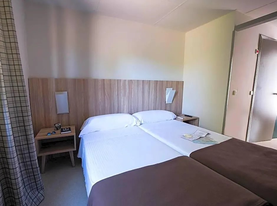 Albergue Monte Do Gozo-1