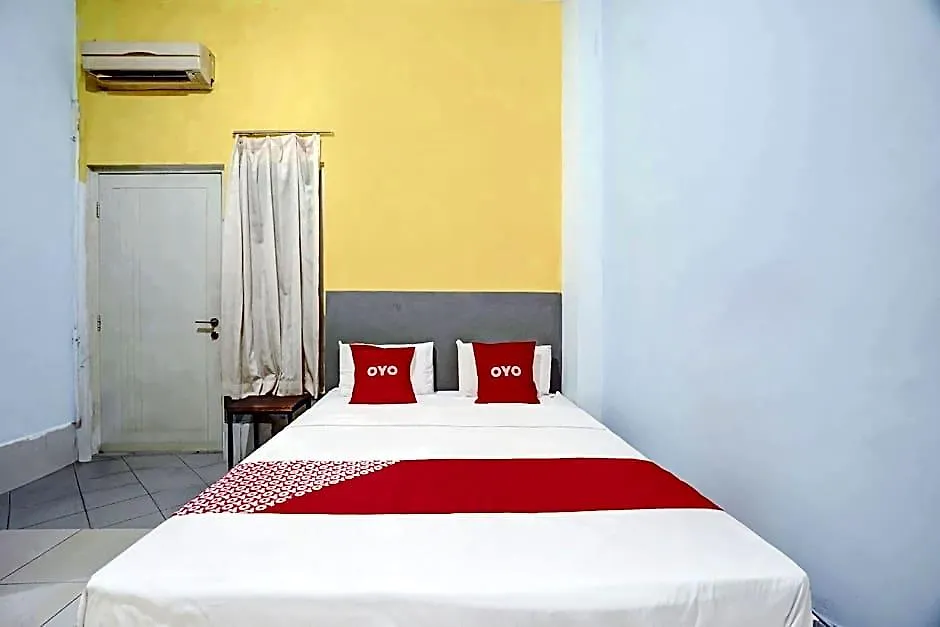 RedDoorz Syariah near Taman Bungkul-1