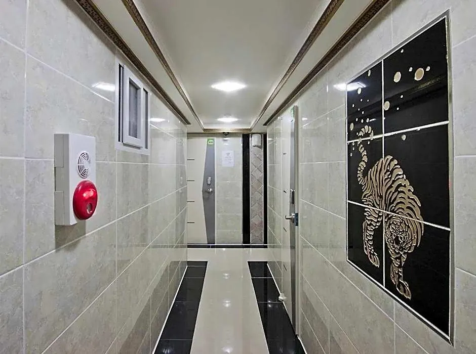 24 Guesthouse Sinchon-1