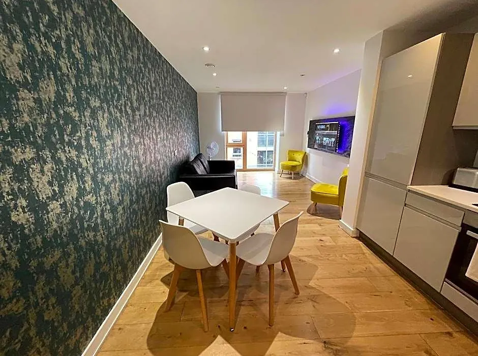 Premier Inn Manchester Salford Quays-1