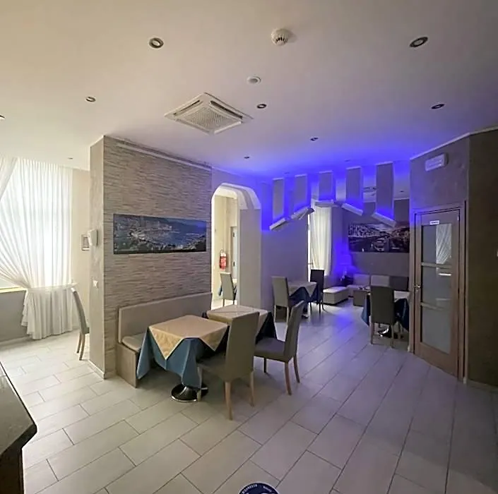 Hotel Montecarlo-1