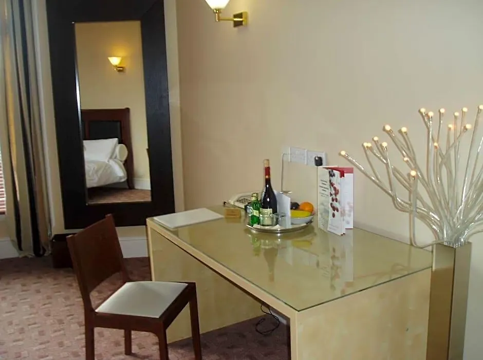 The Devonshire House Hotel-Free Parking-1