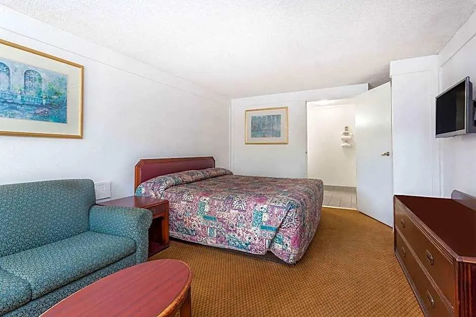 Knights Inn - Columbia-1