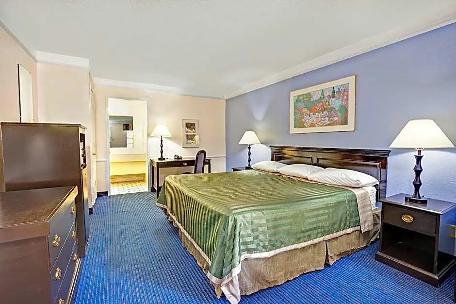 Travelodge By Wyndham North Richland Hills/Dallas/Ft Worth-1