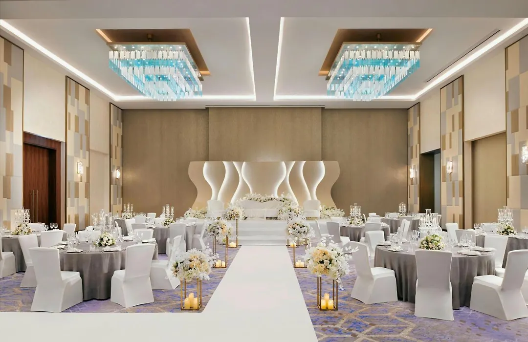 Holiday Inn Dubai Al-Maktoum Airport By Ihg-1