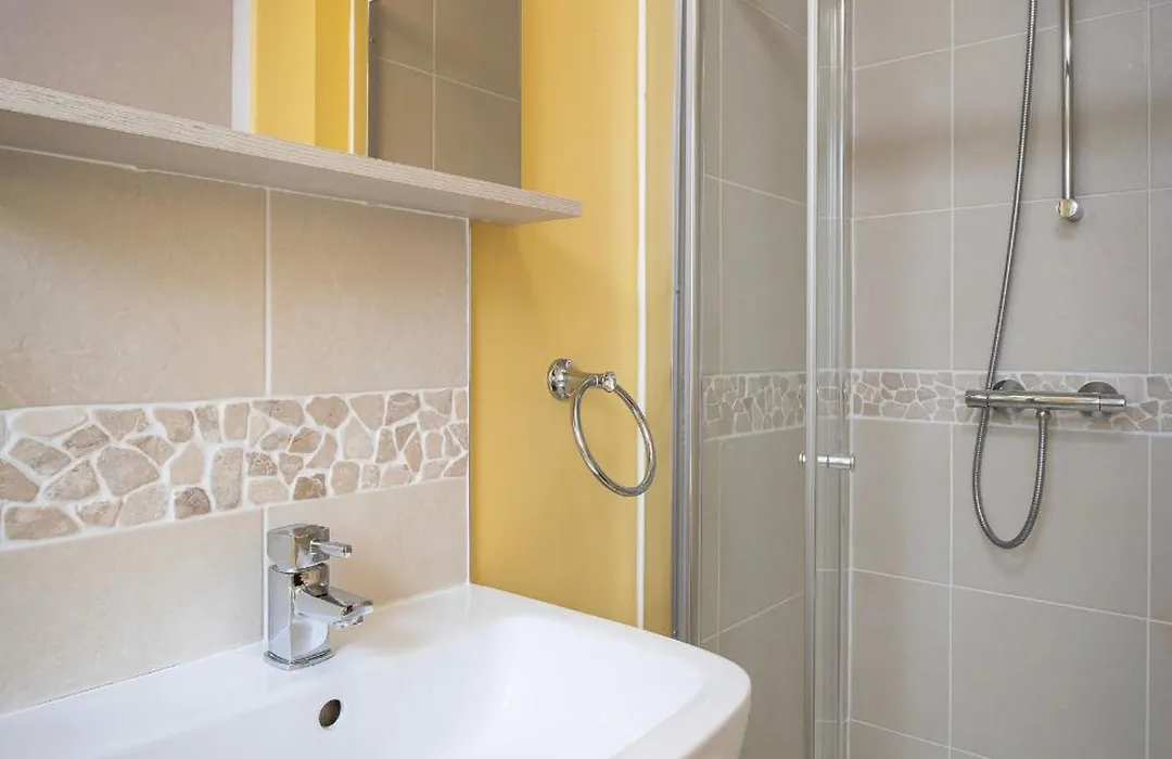Devon Guest House-1