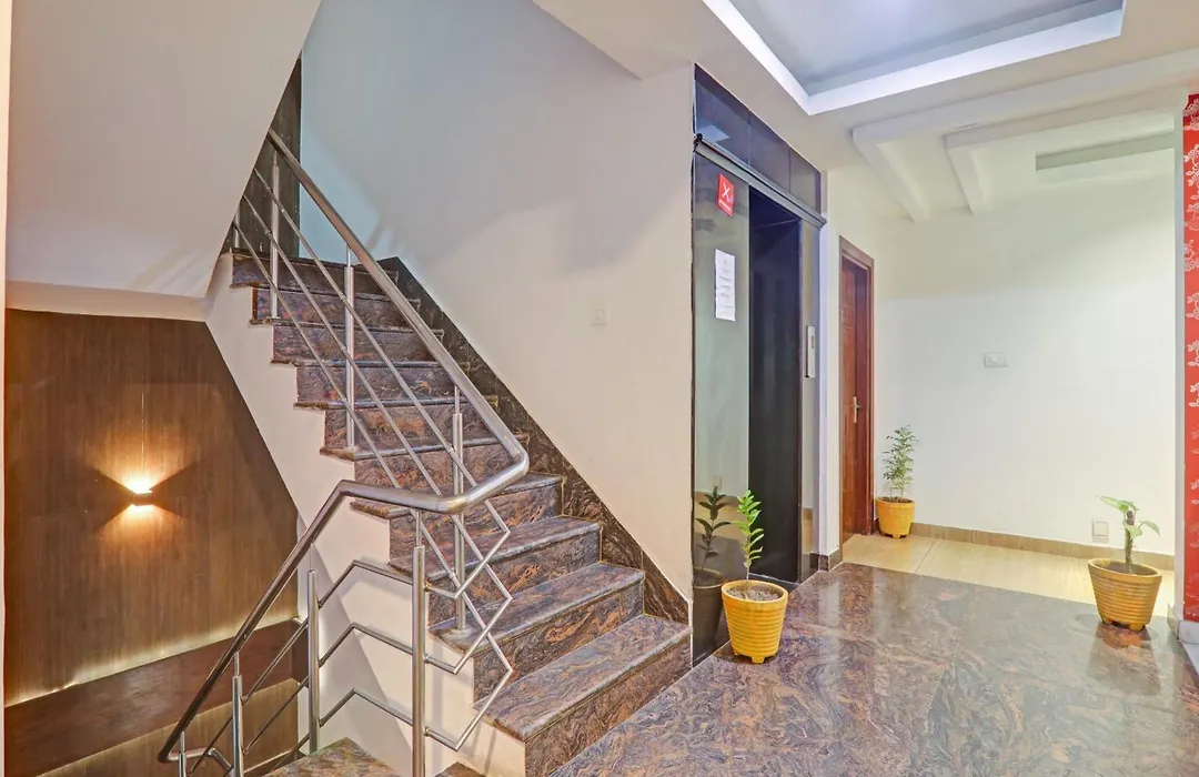 Oyo Flagship Prakash Inn Near Fun Republic Mall-1