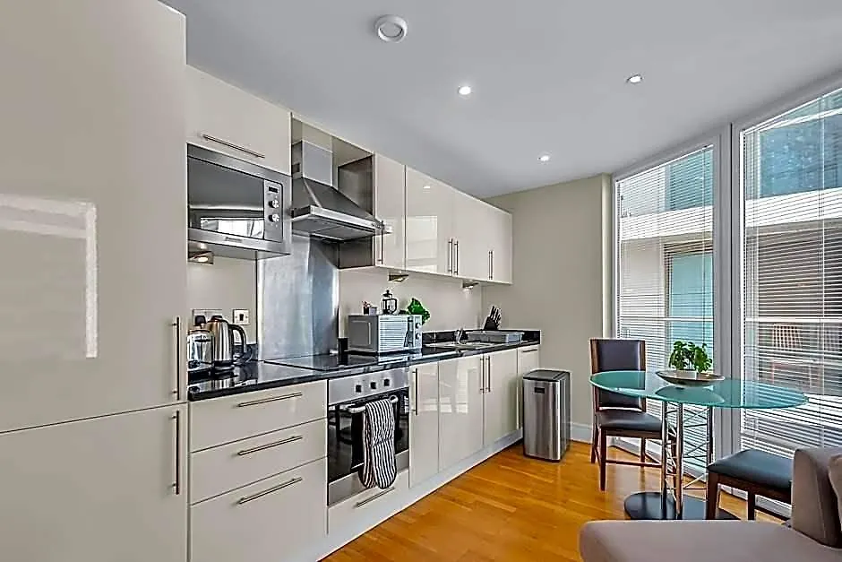 Lanterns Court Serviced Apartments By Thesqua.Re-1