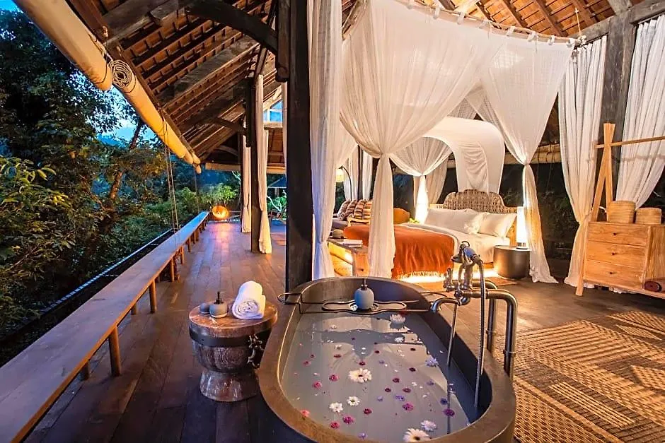 Buahan, A Banyan Tree Escape-1