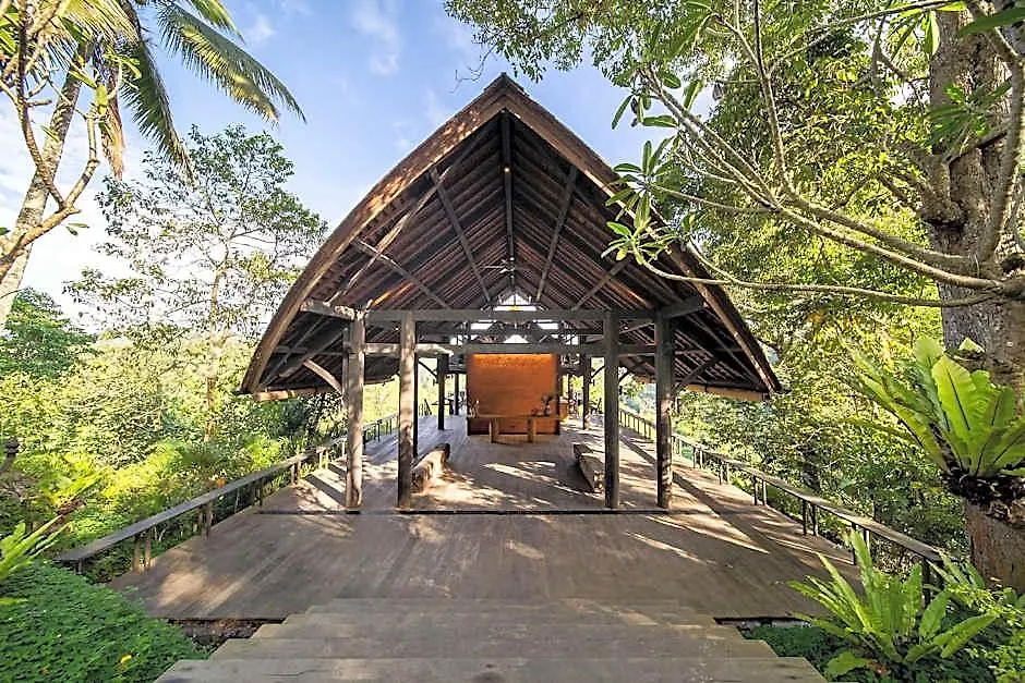Buahan, A Banyan Tree Escape-1