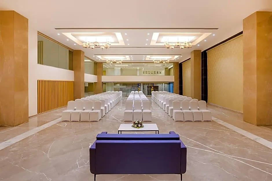 Lemon Tree Hotel Agra-1